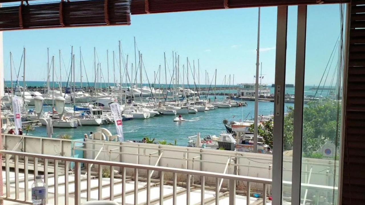Résidence de standing la Pêcherie Spacieux T3 comme un cocon familial vue mer et sur l'avant port Sur le bout du bout de Cap d'Agde seule cap en Occitanie Extérieur photo