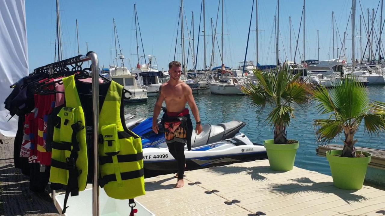 Résidence de standing la Pêcherie Spacieux T3 comme un cocon familial vue mer et sur l'avant port Sur le bout du bout de Cap d'Agde seule cap en Occitanie Extérieur photo