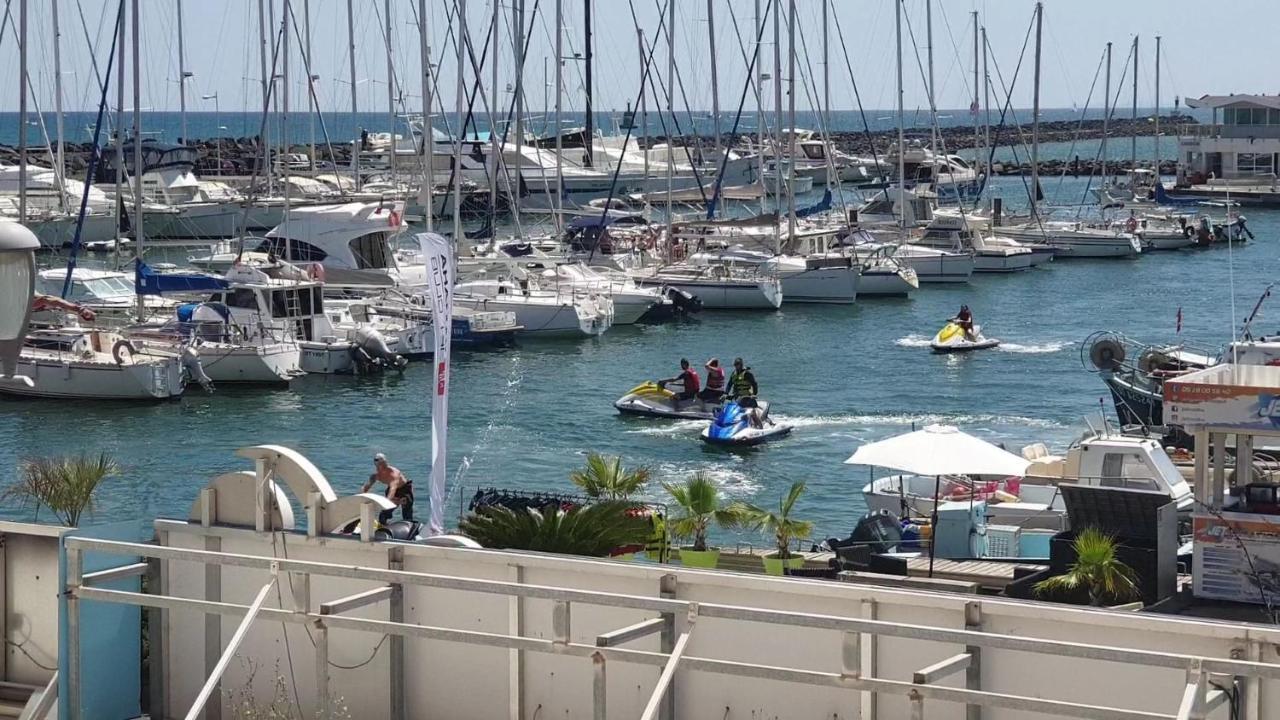 Résidence de standing la Pêcherie Spacieux T3 comme un cocon familial vue mer et sur l'avant port Sur le bout du bout de Cap d'Agde seule cap en Occitanie Extérieur photo