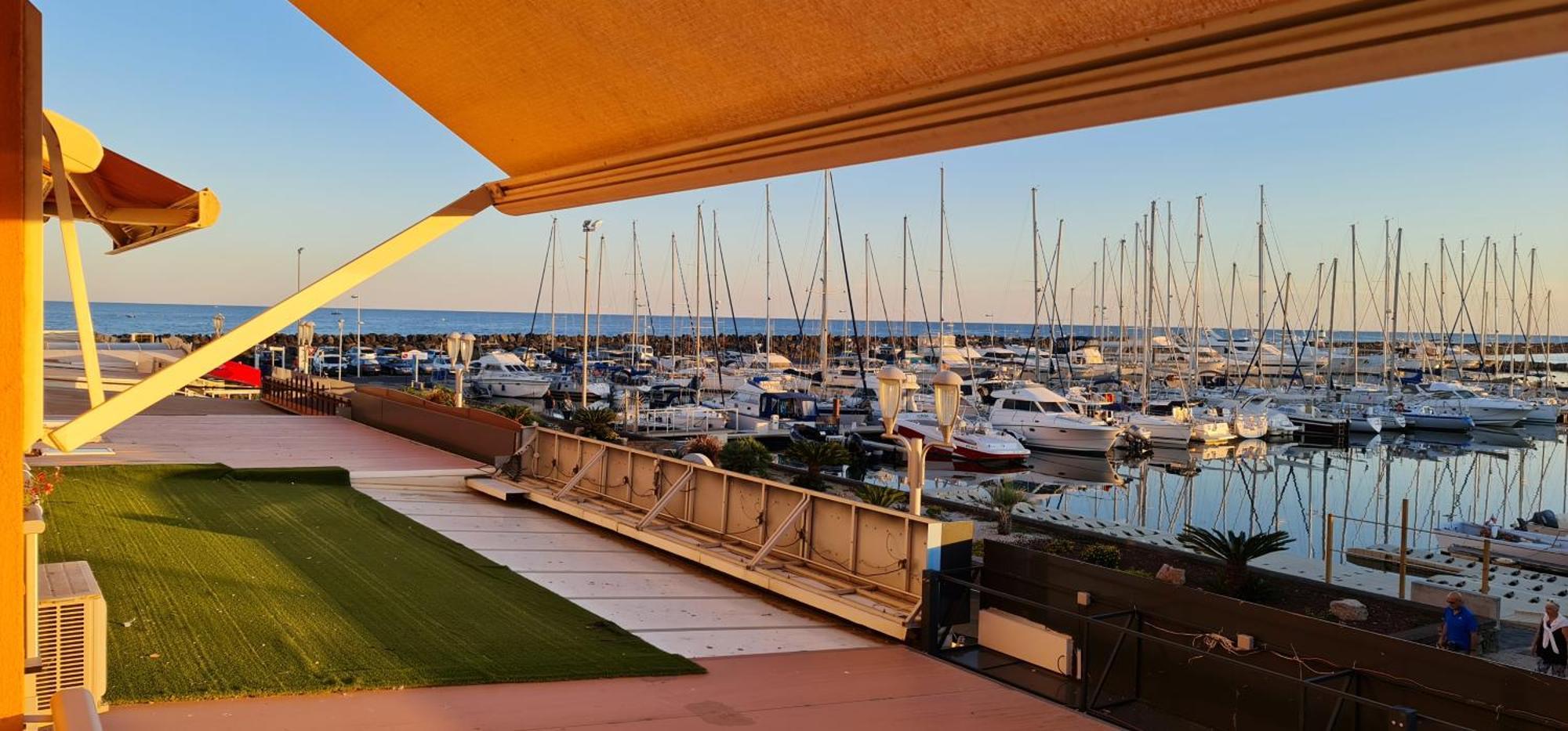 Résidence de standing la Pêcherie Spacieux T3 comme un cocon familial vue mer et sur l'avant port Sur le bout du bout de Cap d'Agde seule cap en Occitanie Extérieur photo