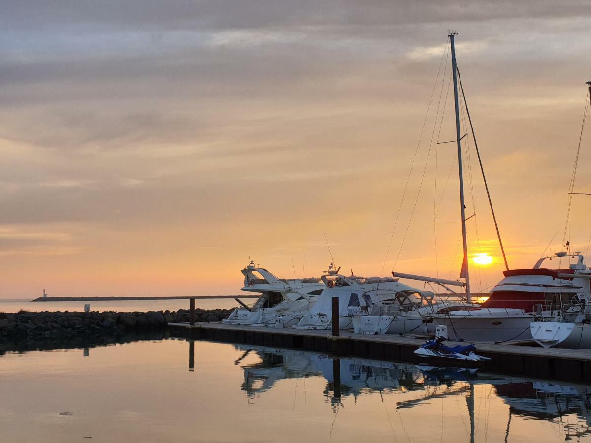Résidence de standing la Pêcherie Spacieux T3 comme un cocon familial vue mer et sur l'avant port Sur le bout du bout de Cap d'Agde seule cap en Occitanie Extérieur photo