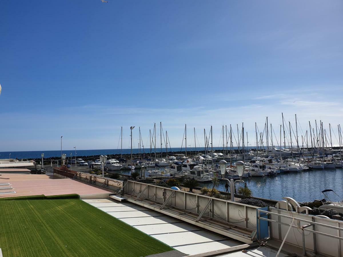 Résidence de standing la Pêcherie Spacieux T3 comme un cocon familial vue mer et sur l'avant port Sur le bout du bout de Cap d'Agde seule cap en Occitanie Extérieur photo