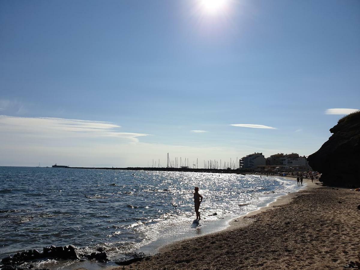 Résidence de standing la Pêcherie Spacieux T3 comme un cocon familial vue mer et sur l'avant port Sur le bout du bout de Cap d'Agde seule cap en Occitanie Extérieur photo